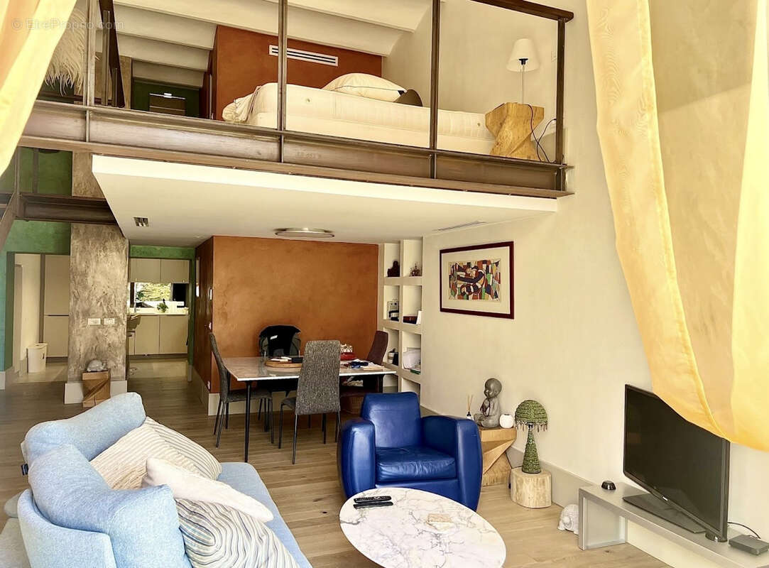 Autre à CANNES