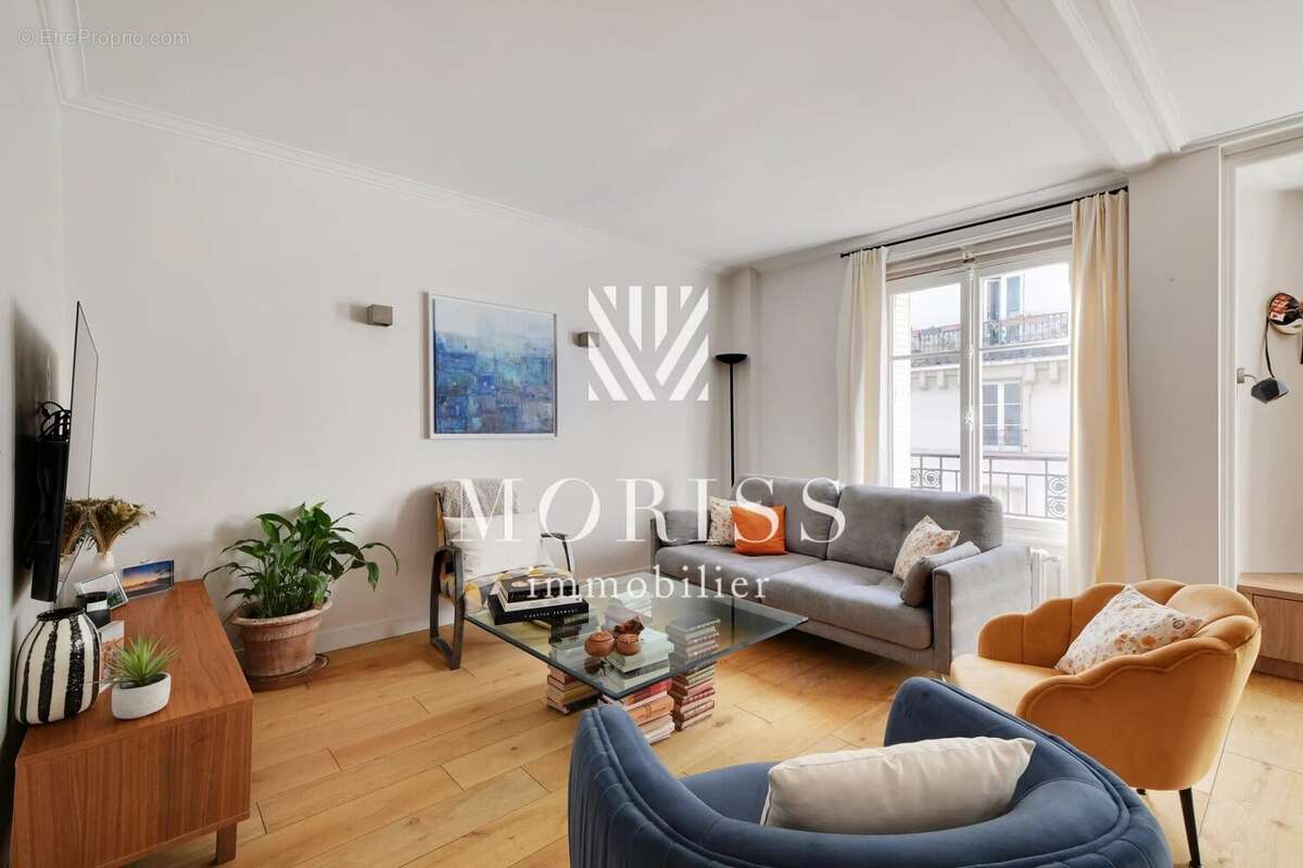 Appartement à PARIS-16E