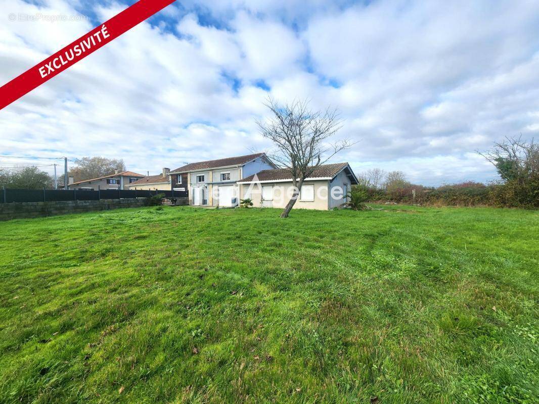 Maison à SAINT-CHRISTOLY-DE-BLAYE