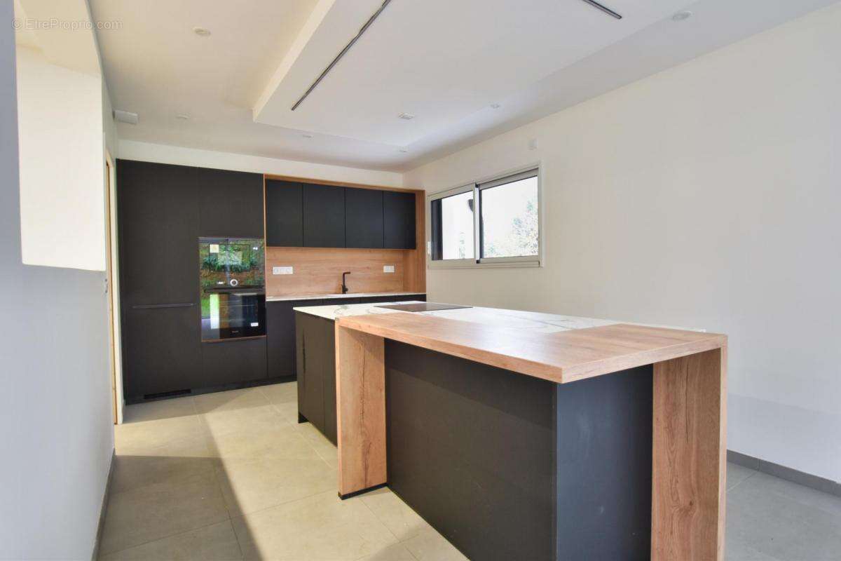 Maison à PLONEVEZ-PORZAY