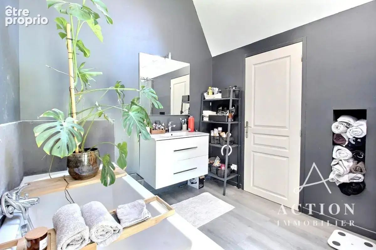 Loft unique de 135 m² – Volume, lumière, extérieur cocooning et parking - photo 10