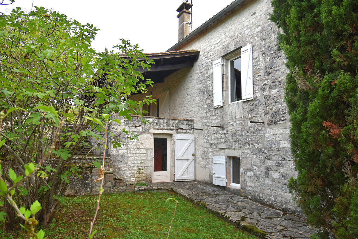 Maison à MONTAIGU-DE-QUERCY