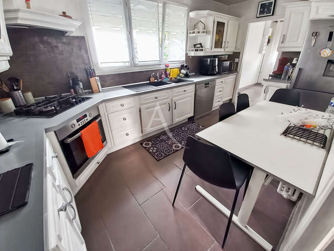 Maison à SAINT-ETIENNE-DU-ROUVRAY