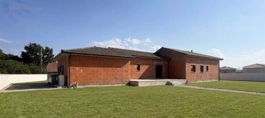 Maison familiale  plain pied 5 chambres - photo 9