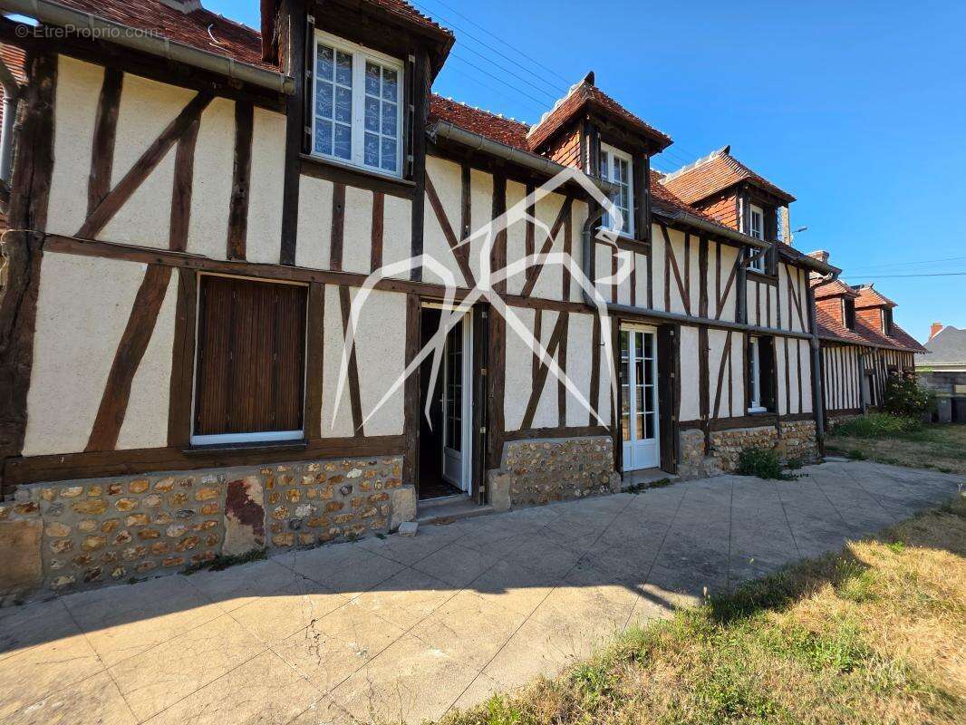 Maison de caractère  de 177 m² avec fort potentiel d'aménagement  La Ferrière-sur-Risle 27760  - photo 14
