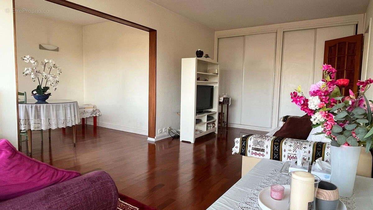 Appartement à SARTROUVILLE