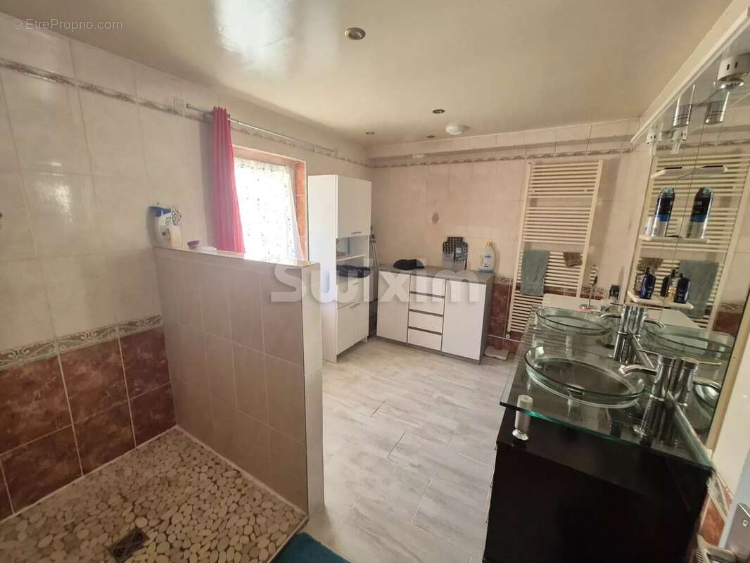 Maison à LE DESCHAUX