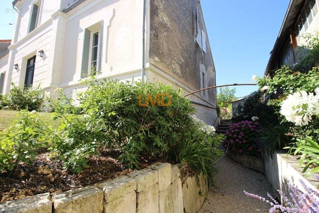 Maison à SAINT-JEAN-D'ANGELY