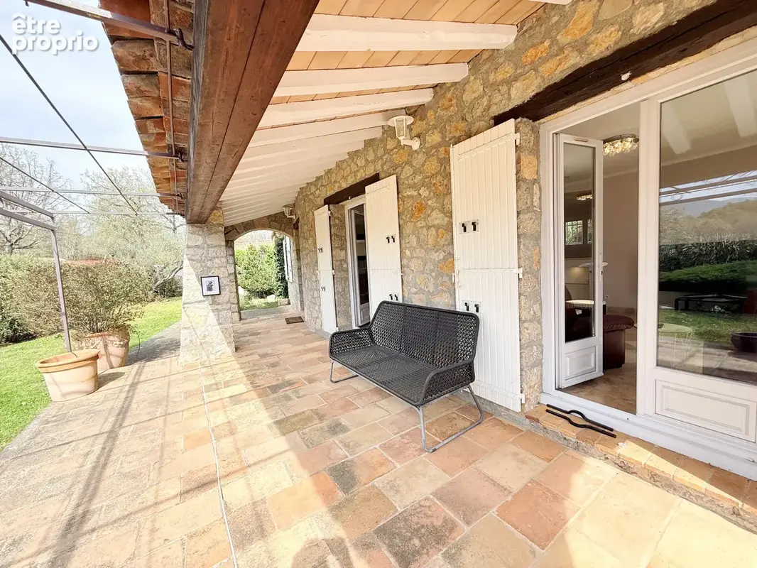 EXCLUSIVITE Proche Fayence villa de plain-pied en pierre Terrain 1175m2 Piscine - photo 2