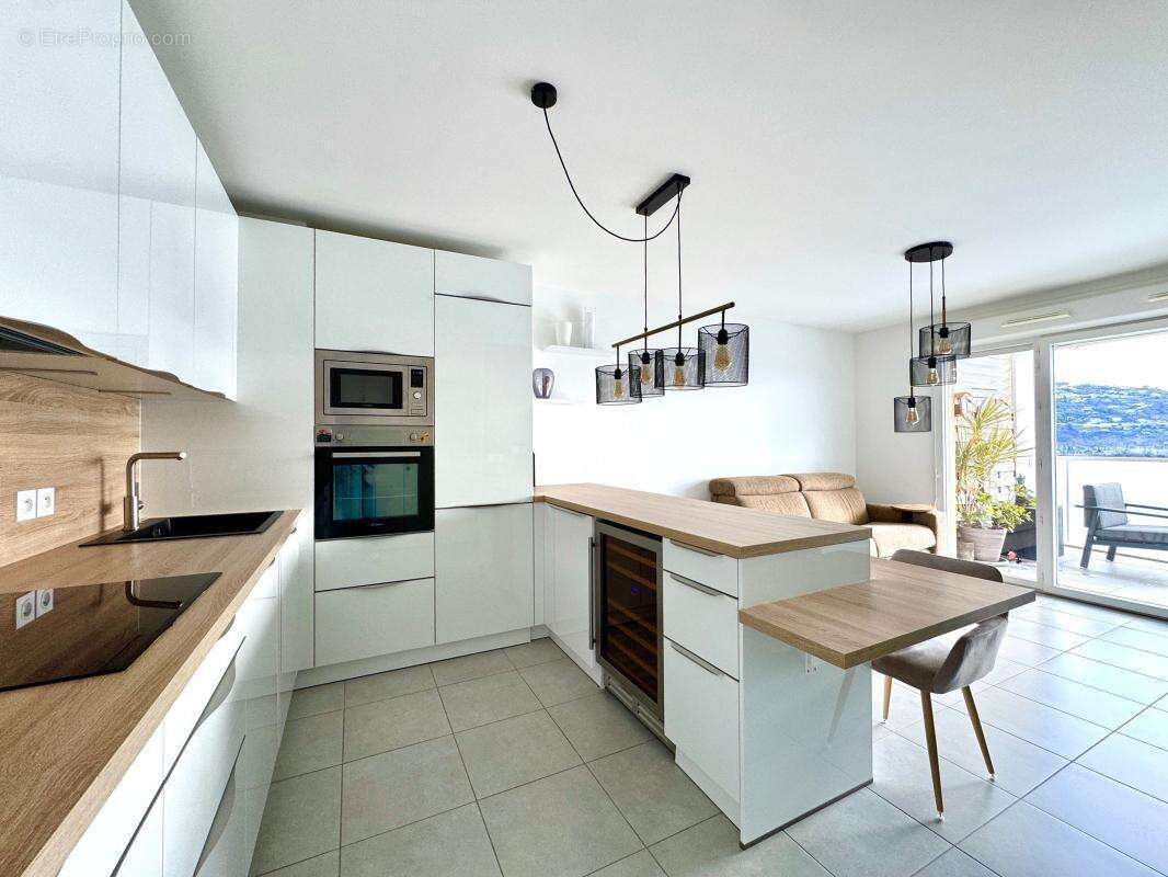 Appartement à SAINT-LAURENT-DU-VAR