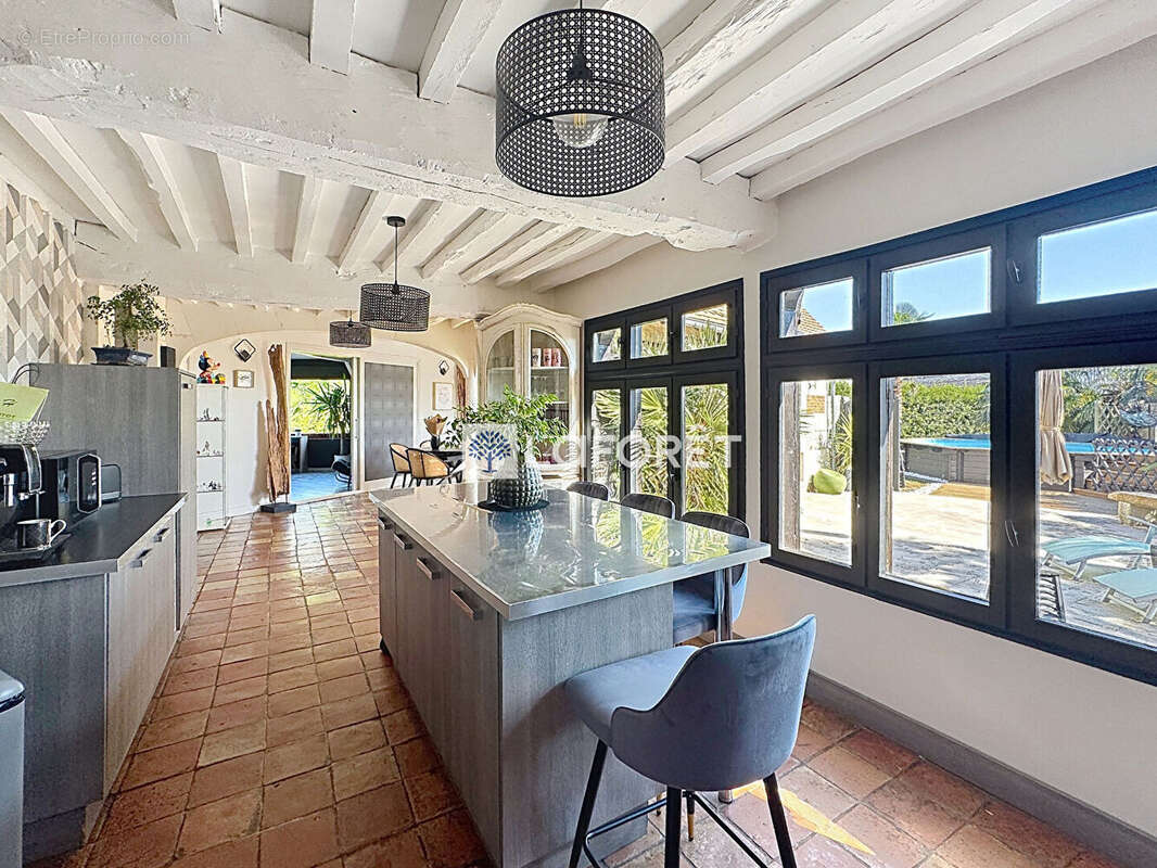 Maison à vendre à Toussaint avec piscine, 4 chambres et grand terrain , proche Fécamp - photo 5