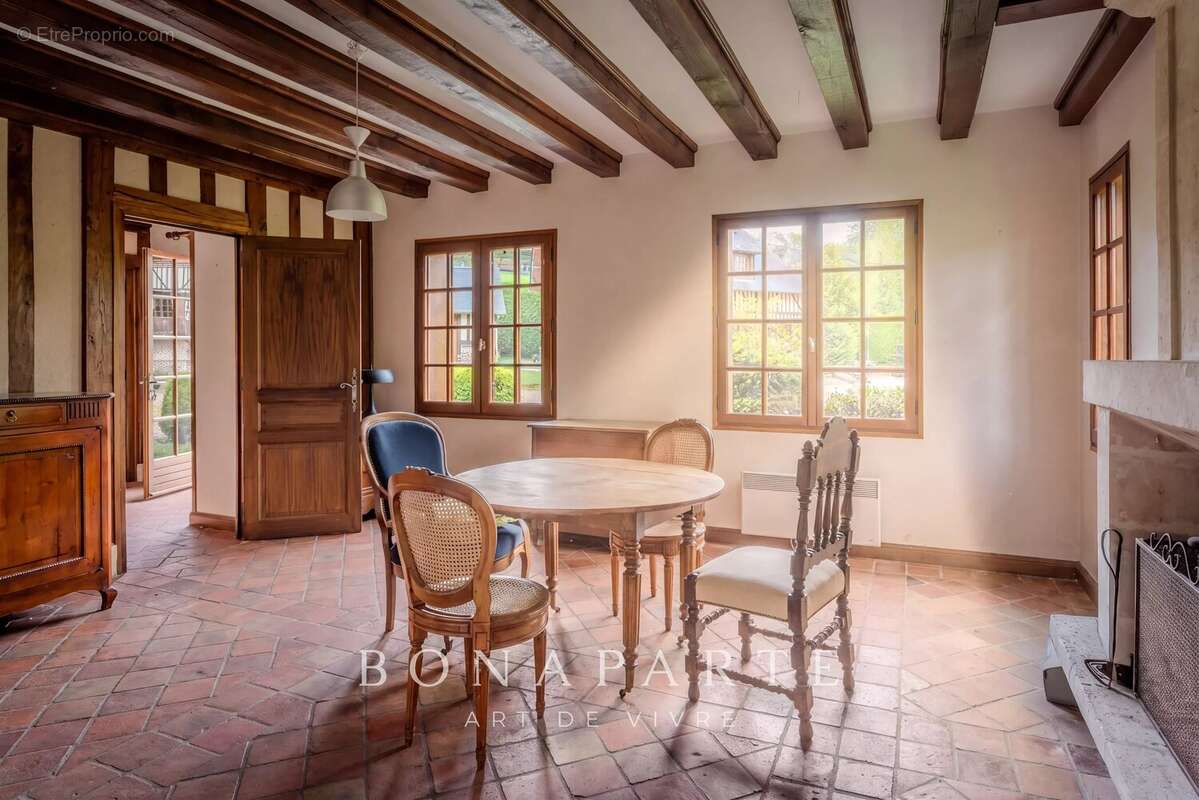 Domaine de 1 hectare avec rivière, moulin et maisons à colombages - photo 8