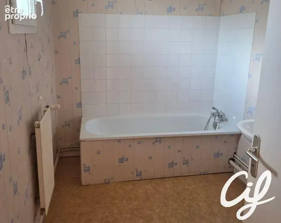 Maison T2 ALIZAY - 47.63 m2  120 000 Euros - photo 4