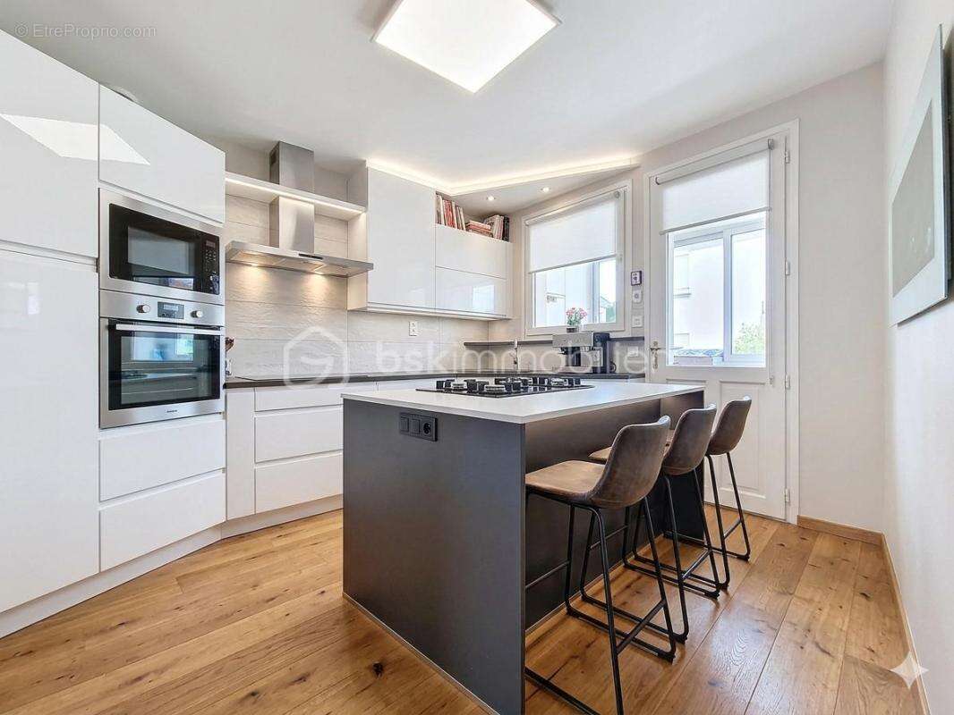 Maison avec ascenseur et 3 garages en plein centre ville ! - photo 6