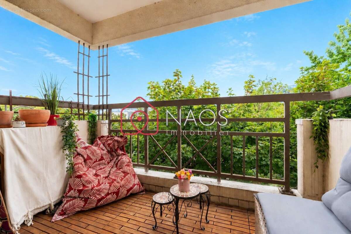 En EXCLUSIVITE : Rueil-Malmaison proche gare appartement 5 pièces avec balcon + 2 parkings + ca - photo 2