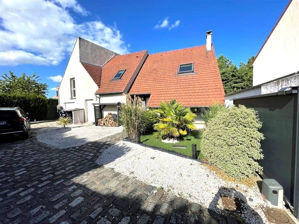 Maison à LA QUEUE-EN-BRIE