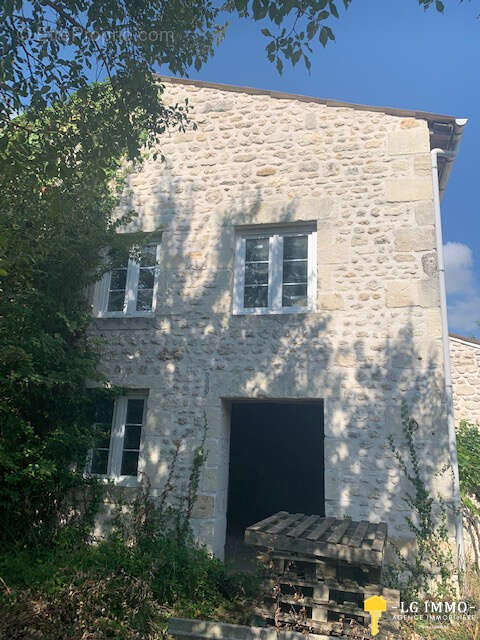 Maison à SAINT-CIERS-DU-TAILLON