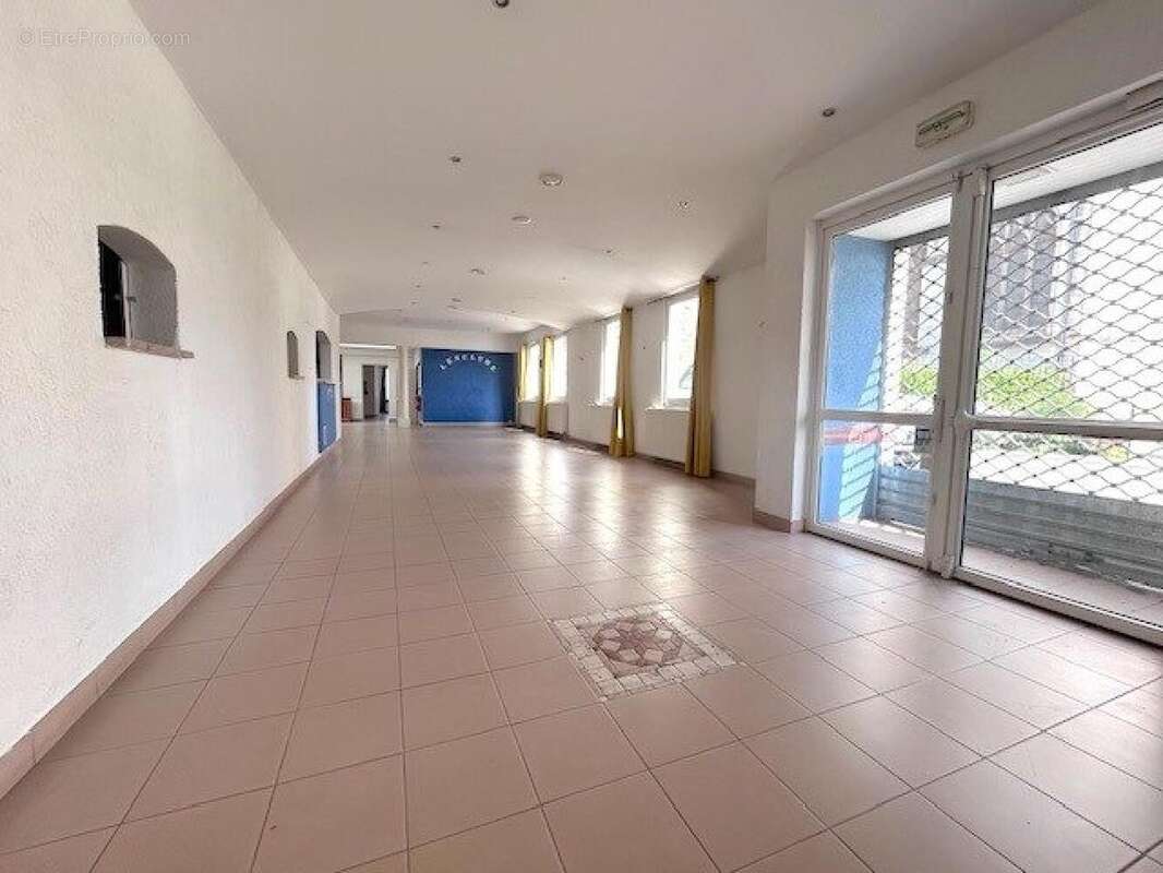 Photo 4 - Commerce à ORBEC