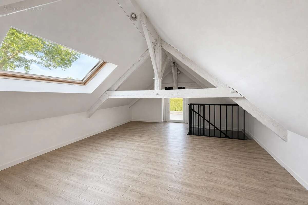 Maison familiale en pierres de caractère – 205 m² – 4 chambres – Jardin de 1 000 m² – Bréhan - photo 6