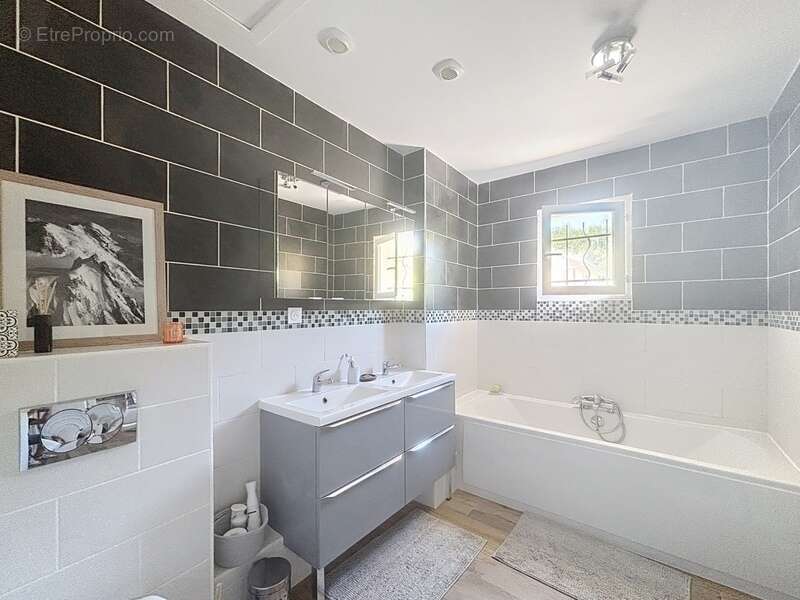 Maison à SAINT-ALBAN-DE-ROCHE