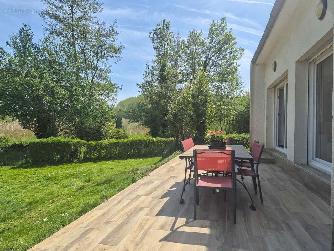 Maison à ORMOY-LA-RIVIERE