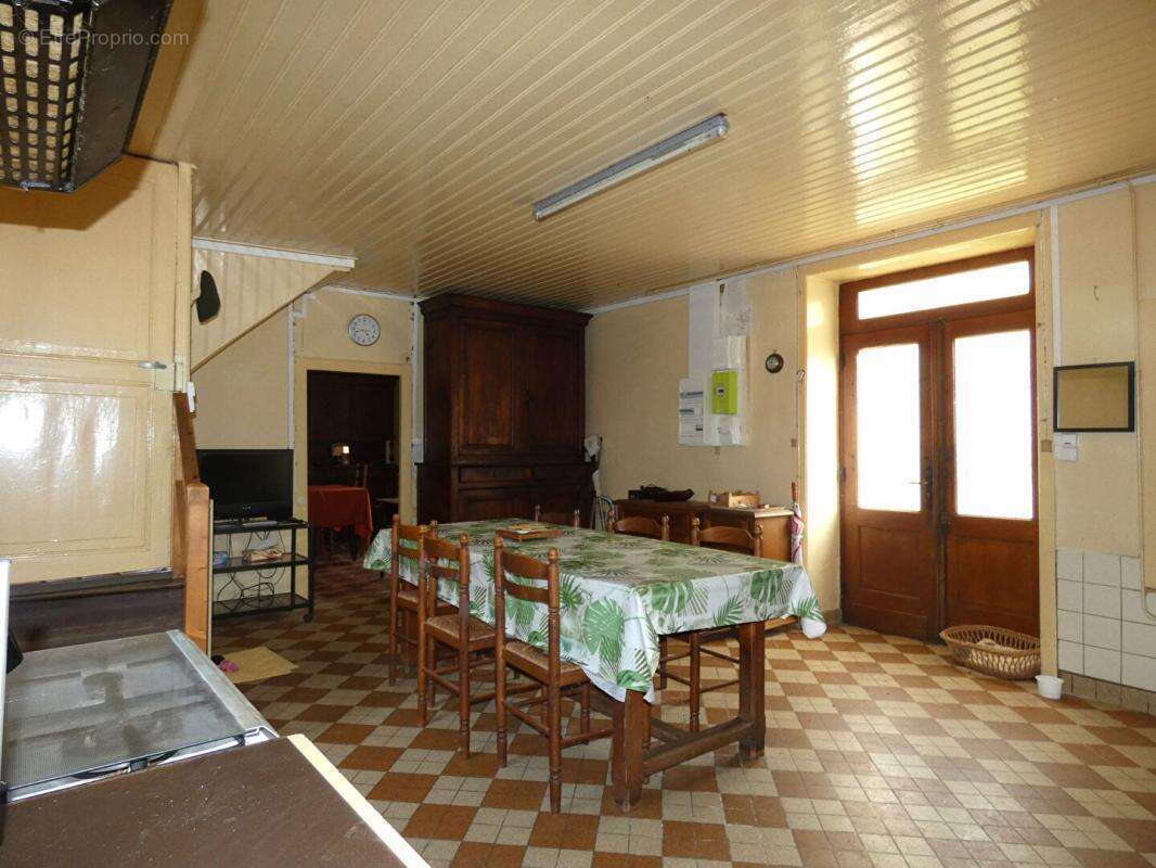 Maison 160 m2 / 4 chambres / 2 granges / terrain 3500m² environ - photo 12