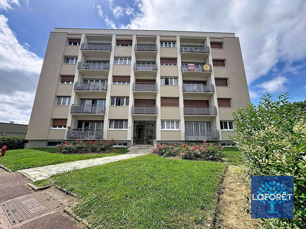 Appartement à CHILLY-MAZARIN