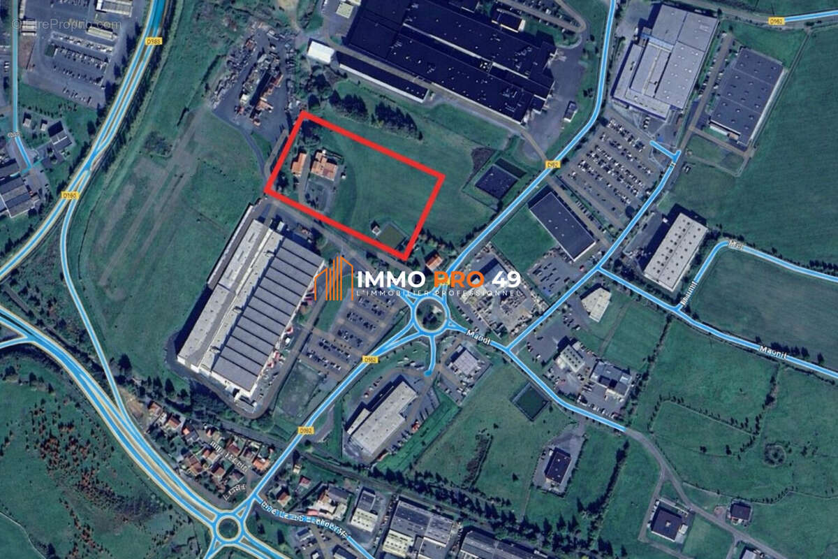 Terrain à MORTAGNE-SUR-SEVRE