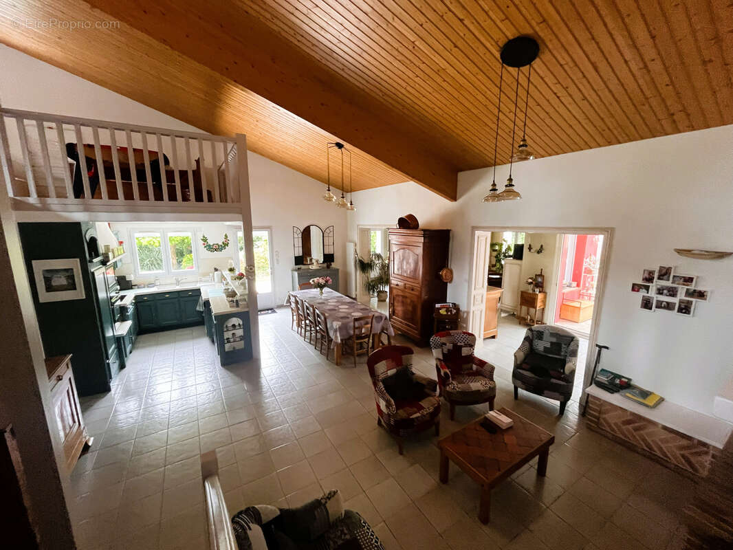Maison à BEAULIEU-SOUS-LA-ROCHE