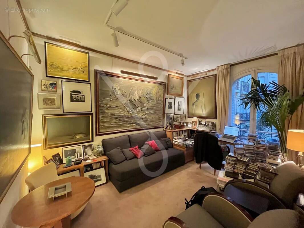 Appartement à PARIS-16E
