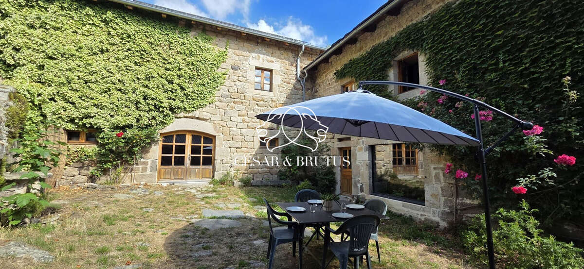 Maison à SAINT-JULIEN-CHAPTEUIL