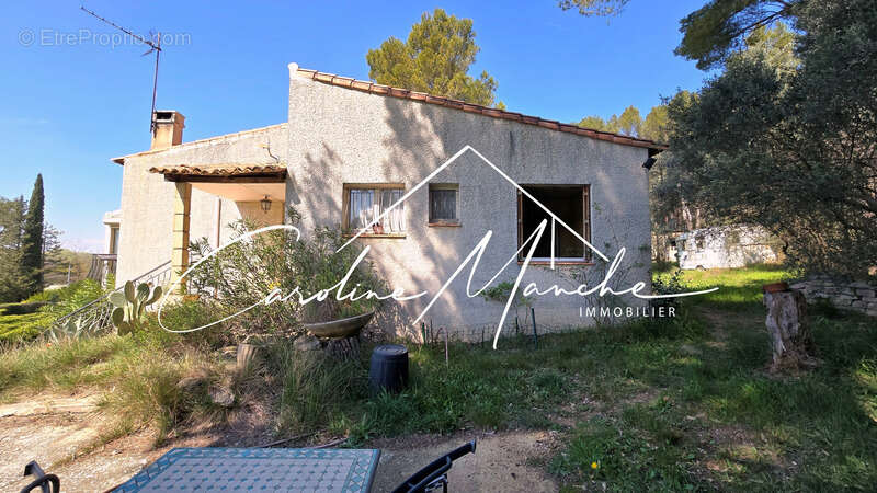 Maison à VENTABREN