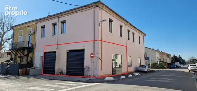 Local commercial de 133 m2 avec mezzanine   Vendu loué au cœur des Vignères - photo 1