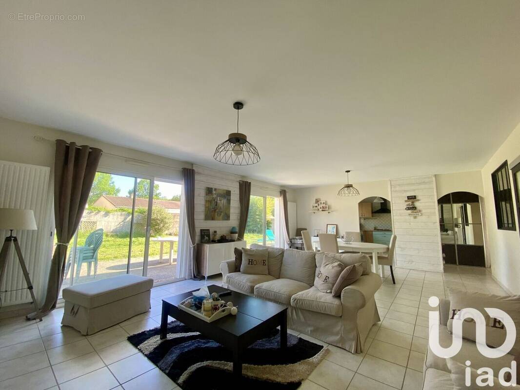 Photo 1 - Maison à POIROUX