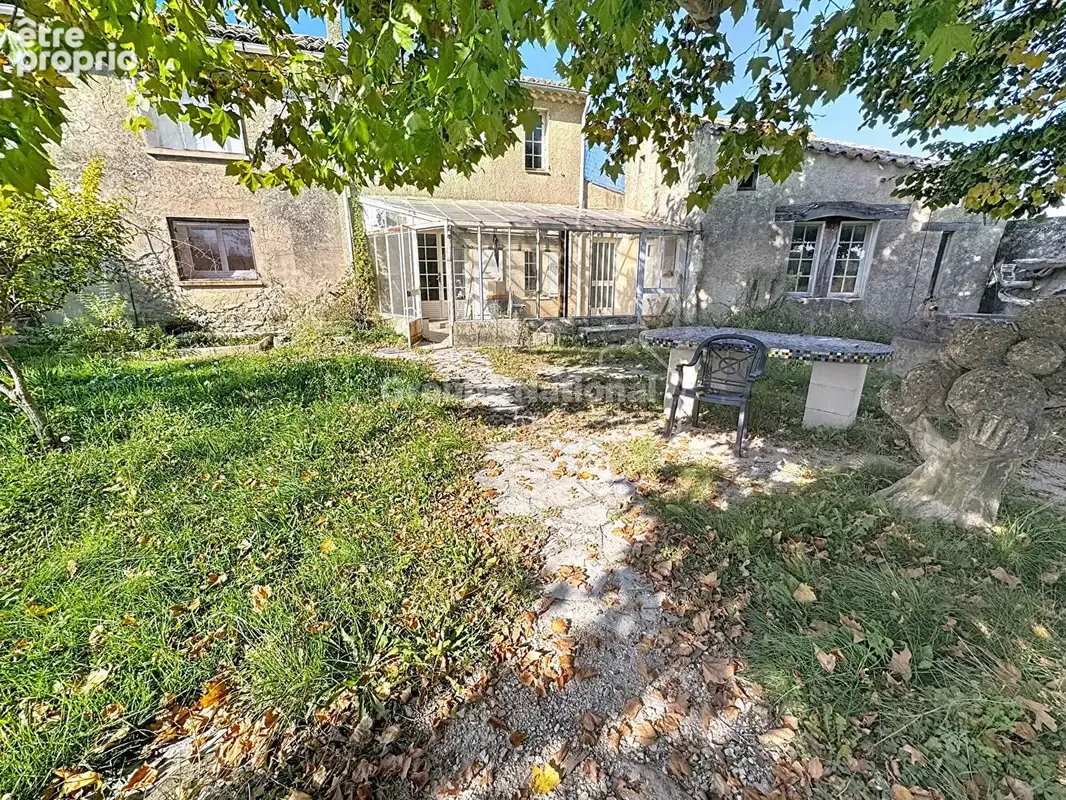 Mas mitoyen d'un côté à rénover en campagne de Cheval Blanc - photo 3