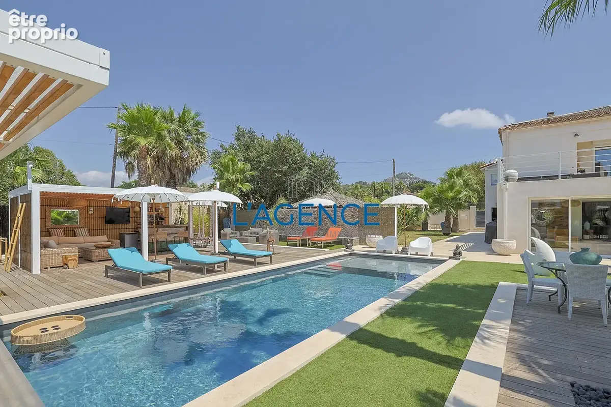 La Crau au Goys Fourniers, belle propriété de 204 m2 sur 1803 m2 de terrain avec piscine. - photo 9