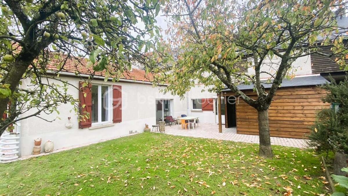 NANTES - Quartier St Jacques : Maison d'env. 200m², 4 chambres, garage et jardin - photo 7