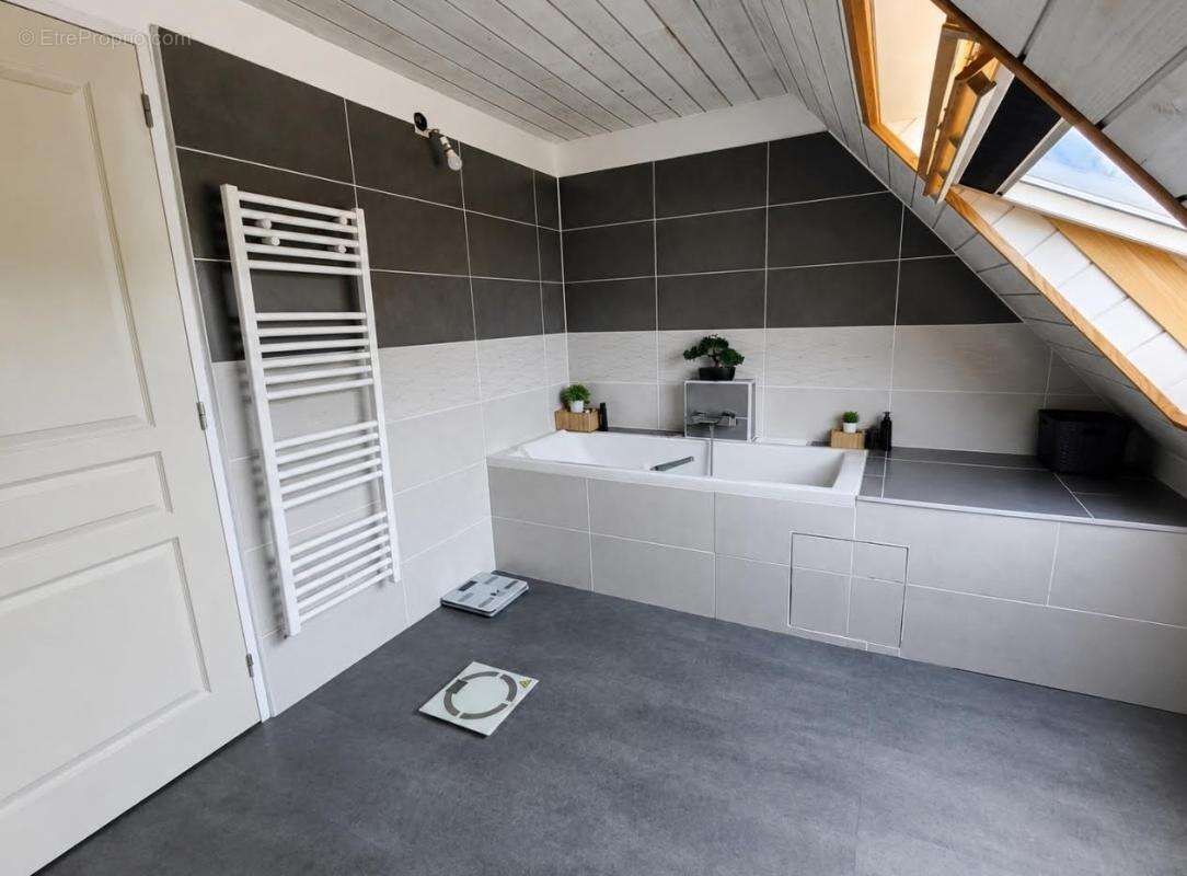 29520 Saint Goazec maison avec vie de plain pied salon séjour cuisine 44 m² 4 chambres 2 salles d'eau sous sol complet - photo 8