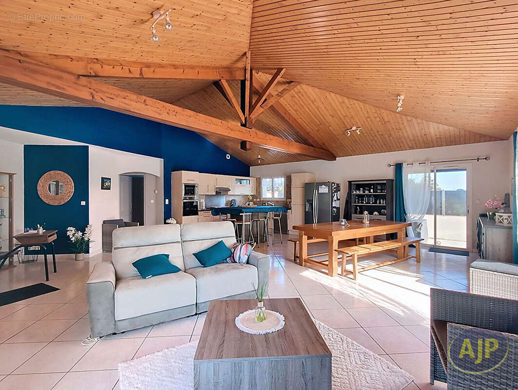 Maison à VIEILLEVIGNE