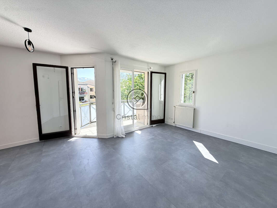 Appartement à MEYLAN