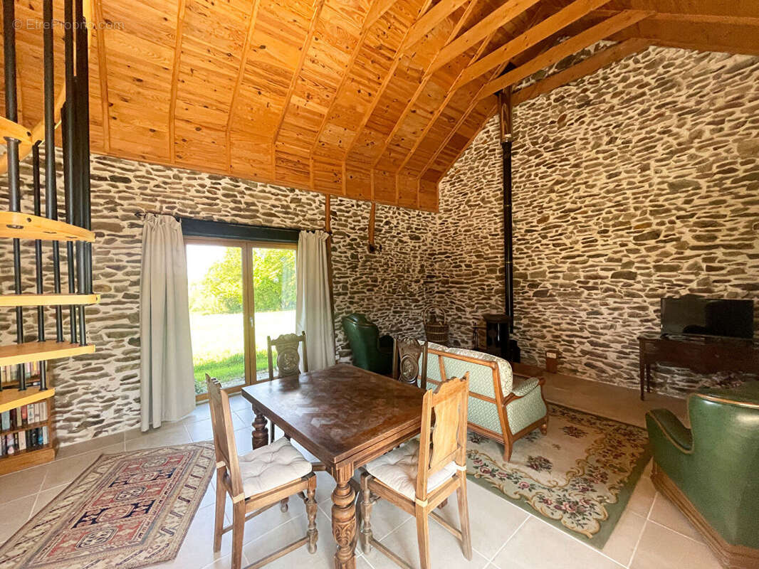 Maison à HUELGOAT