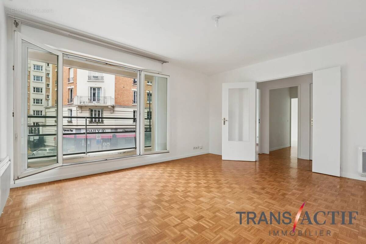 Appartement à COURBEVOIE