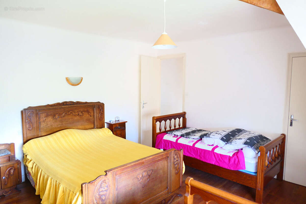 Maison à SAINT-GEORGES-DE-ROUELLEY