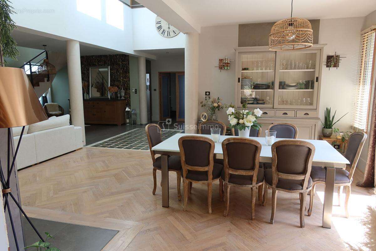 Maison d'architecte BesanÇon 7 pièce(s) 272 m2 - photo 3