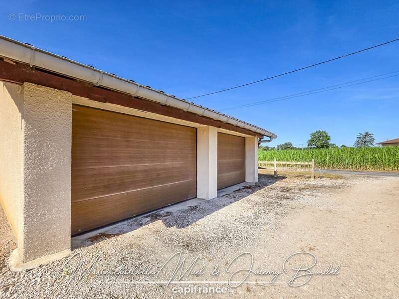 Longère avec double garage et dépendances - photo 21