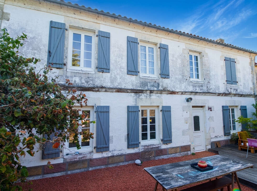 Propriété de caractère avec maison d'amis, piscine et dépendances   Un véritable art de vivre - photo 2