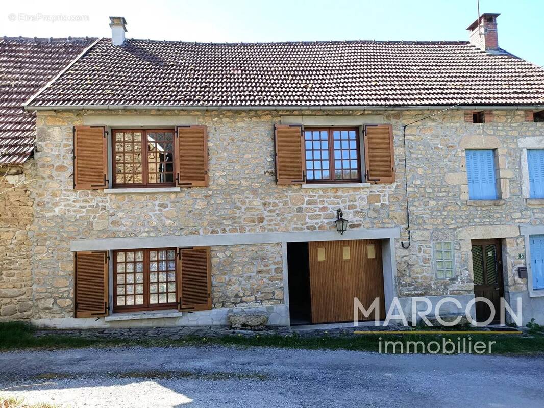 Maison à SAINT-HILAIRE-LE-CHATEAU