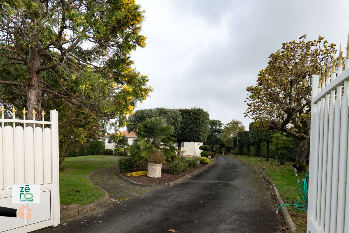 Maison à LES MAGNILS-REIGNIERS