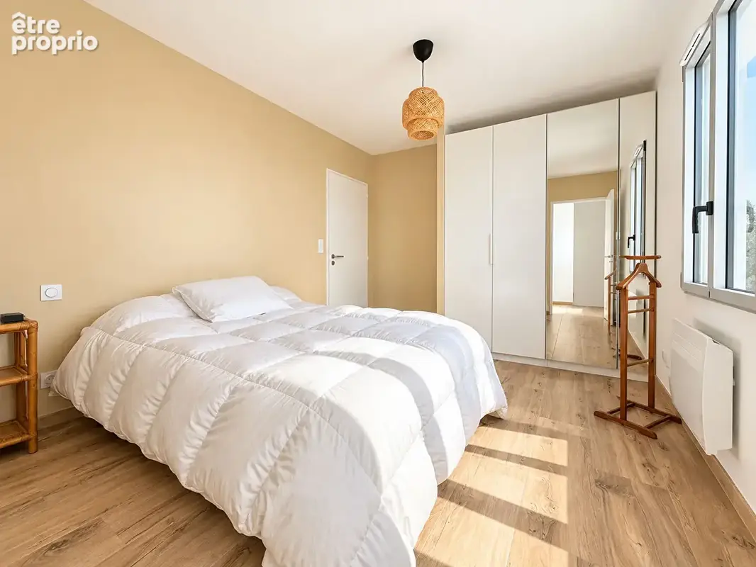 QUARTIER RÉSIDENTIEL - Maison récente de plain-pied de 92 m² avec terrasse & garage - photo 4
