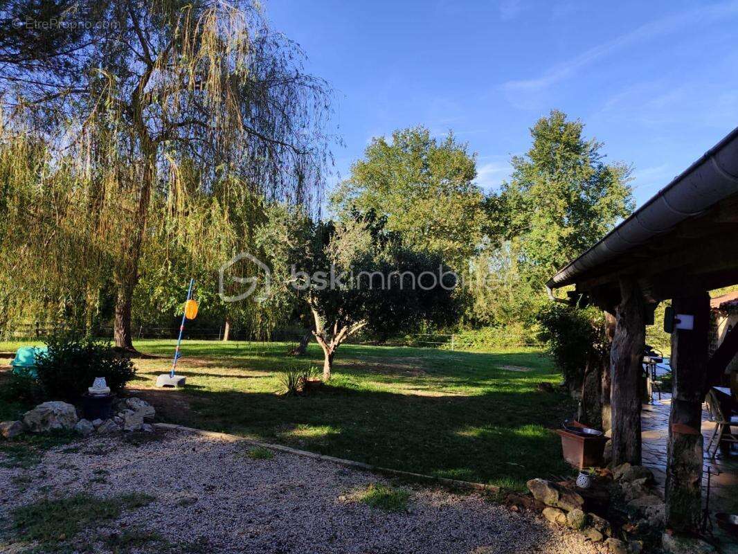 Maison à MONTESQUIOU